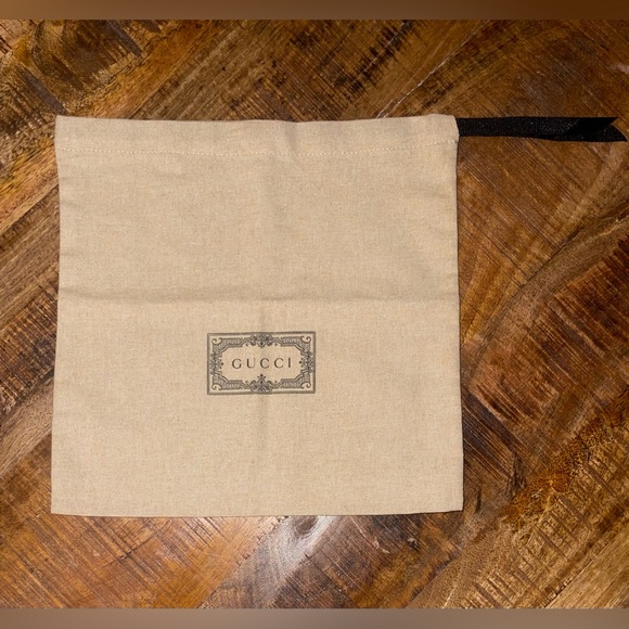 **Authentic** GUCCI      Dust Bag/ Bag/ Card 🤩 - Picture 6 of 8